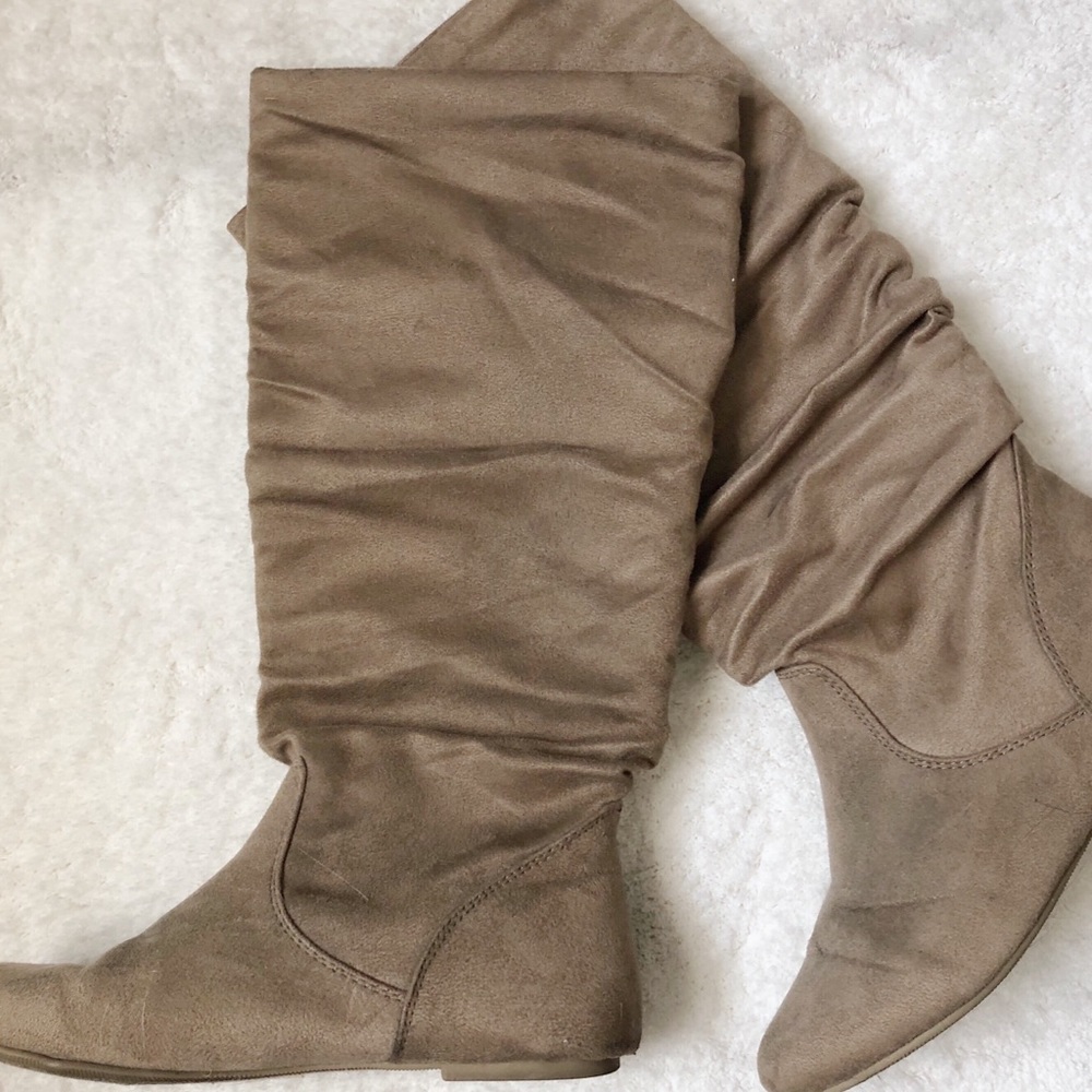 Taupe Boots ✨